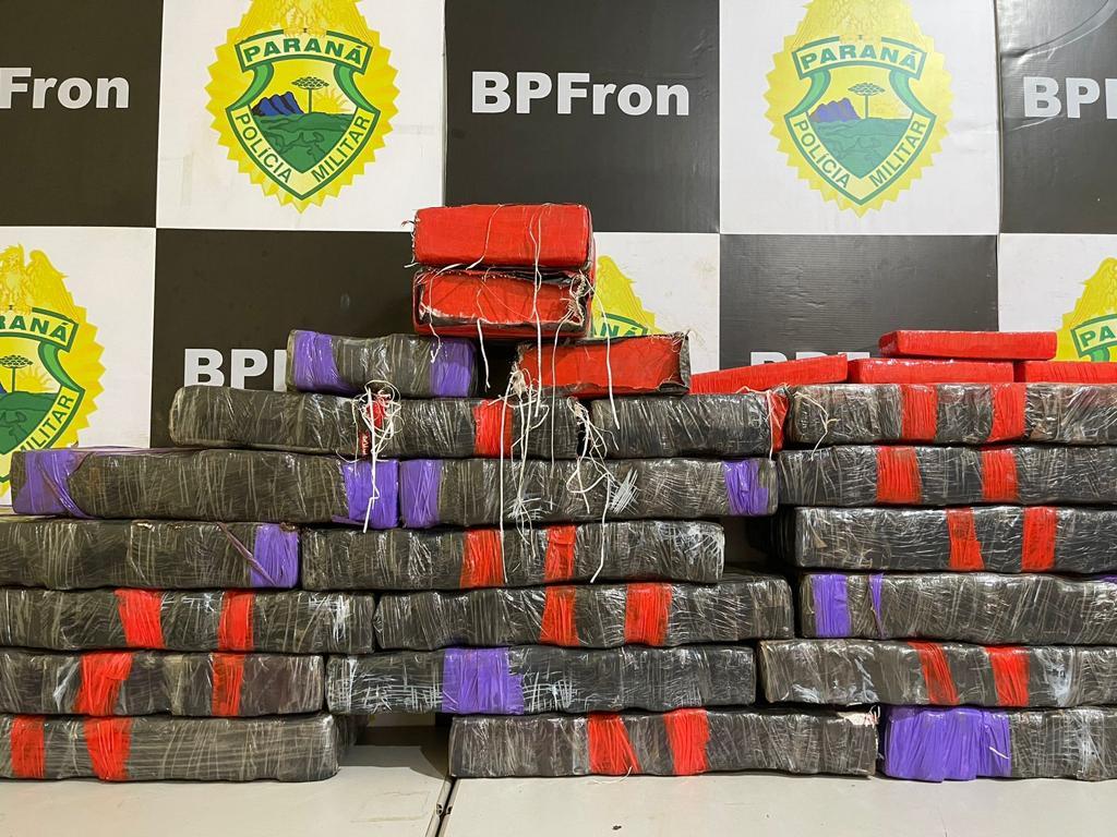 BPFRON e NEPOM/PF realizam ação na operação Horus, resultando na apreensão de 210 kg de substância semelhante a maconha, na região de Guaira/PR.