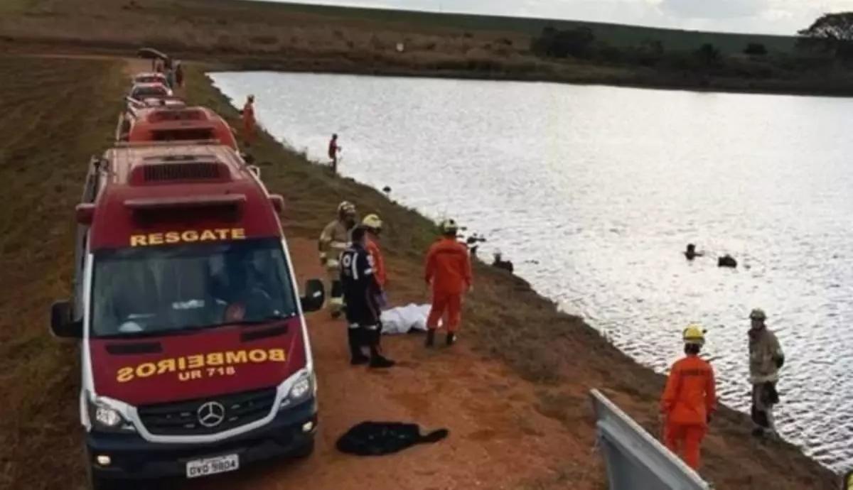Irmãos de 1, 3 e 5 anos morrem após carro cair em lagoa; motorista é preso