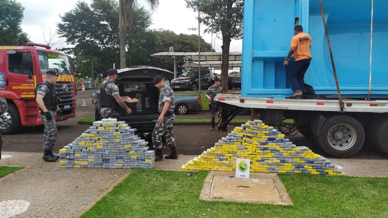 PF e PM apreendem 470 kg de cocaína em fundo falso de piscinas Medianeira e Foz