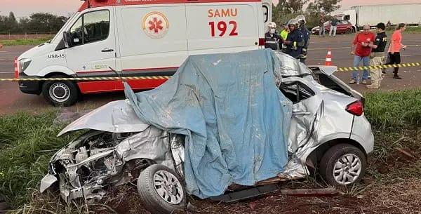 Acidente entre carro e caminhão mata duas pessoas na BR-369 em Corbélia