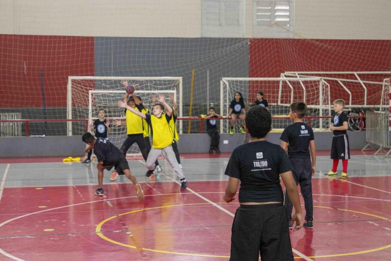 Alunos de 7 escolas de Toledo dão início aos Jogos das Escolas Municipais