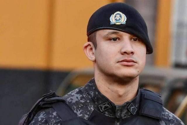 Bolsonaro faz Pix de R$ 100 mil à viúva de soldado morto no Guarujá