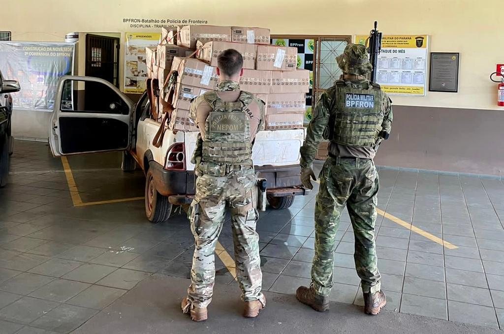 BPFRON e NEPOM/PF intercepta carga ilegal  de cigarros paraguaios em porto clandestino, em Guaira-PR