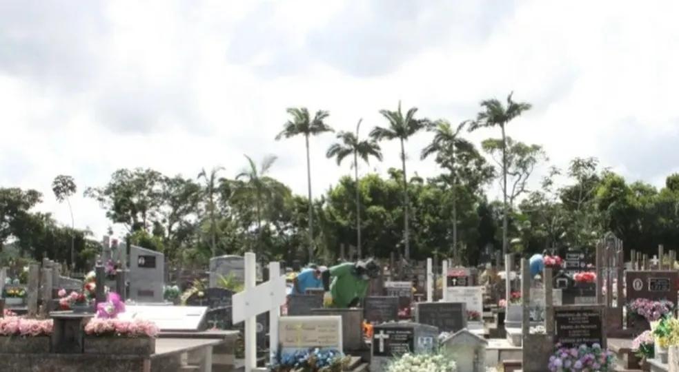 Brasil: Corpo de homem enterrado ao lado do próprio assassino será exumado e colocado em outro local