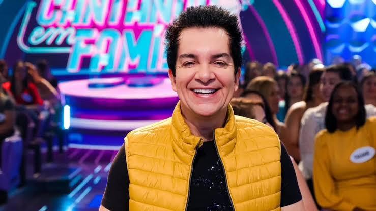 Cantor gospel Regis Danese sofre acidente e carro capota em Goiás