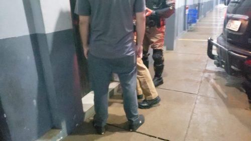 Casal que estava fumando maconha com criança de cinco anos dentro do carro é conduzido para a 15ª SDP