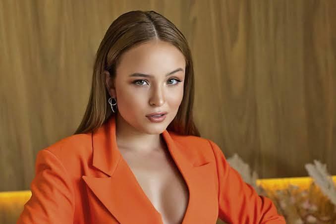 Deputados querem criar PL chamado de 'Larissa Manoela' para proteger crianças e adolescentes