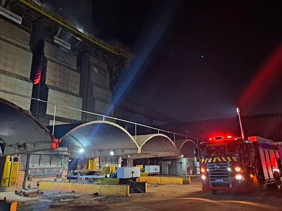 Incêndio atinge silo de empresa em Ponta Grossa