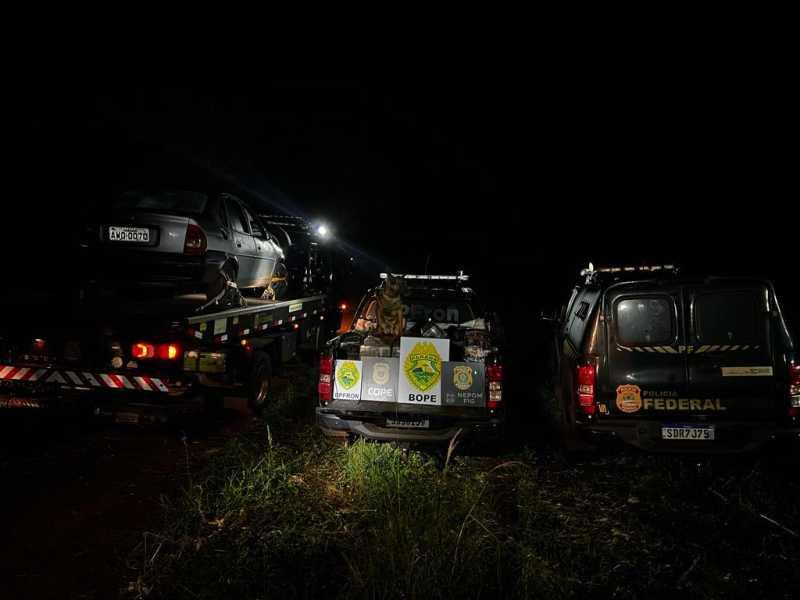 Ação integrada logra êxito na apreensão de veículo e 676 kg de maconha em Itaipulândia-PR.