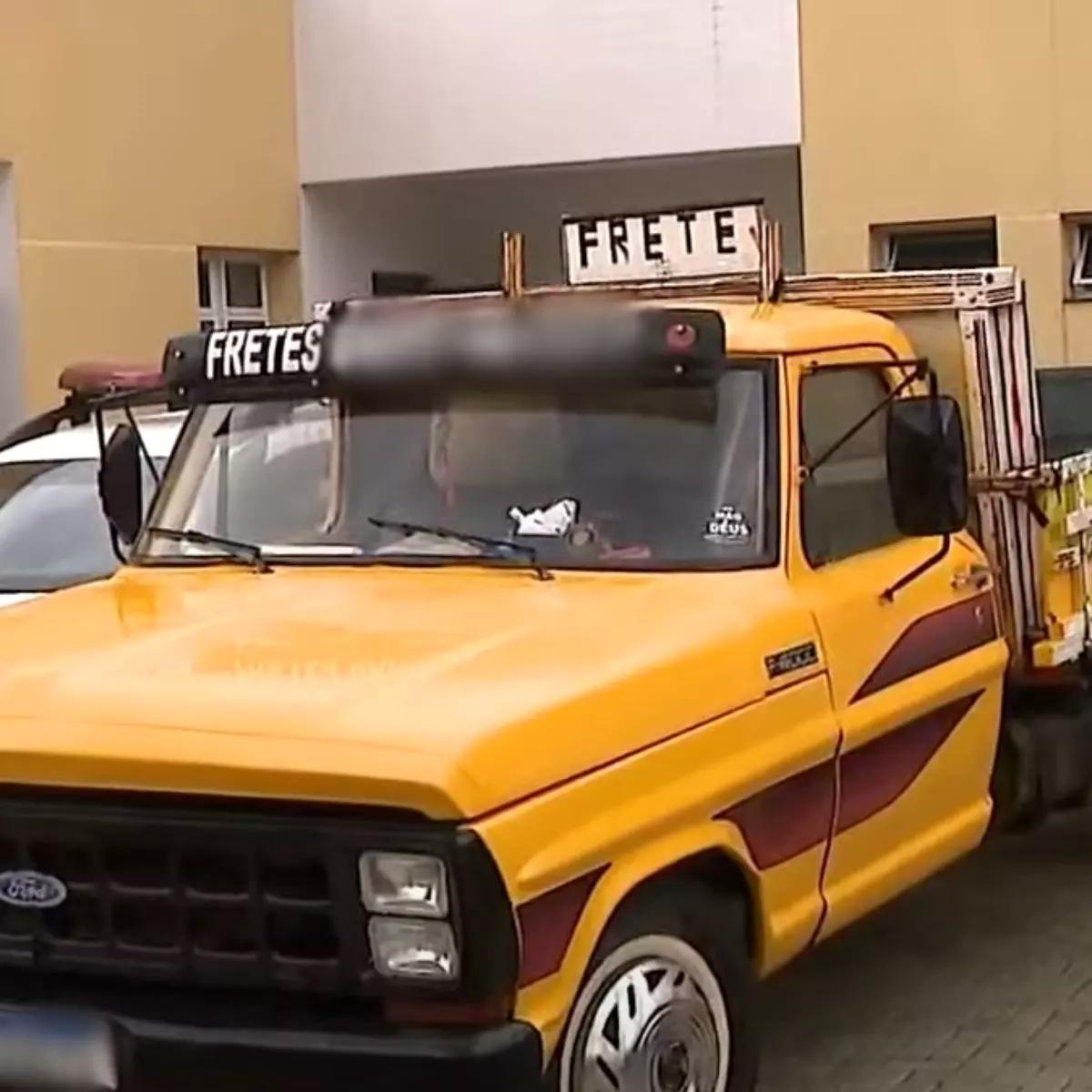 Mais de meia tonelada de maconha é apreendida em caminhão de mudança, no PR