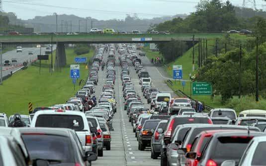 Obras do Programa de Aceleração do Crescimento contemplam setores rodoviario, ferroviário e aeroviário no Paraná; investimentos somam mais de R$ 100 b