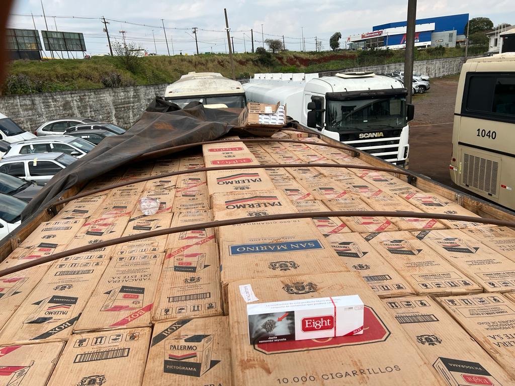 PRF apreende caminhão com cigarros após perseguição em Toledo