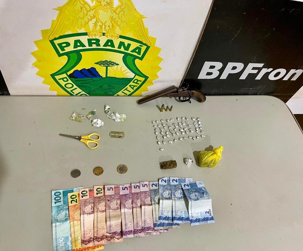 BPFRON apreende drogas e arma de fogo em Guaíra-PR