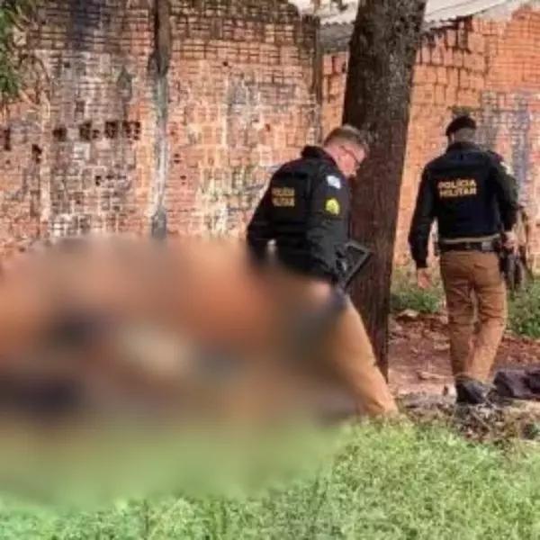 Casal é morto a tiros e deixado abraçado em terreno baldio no Paraná