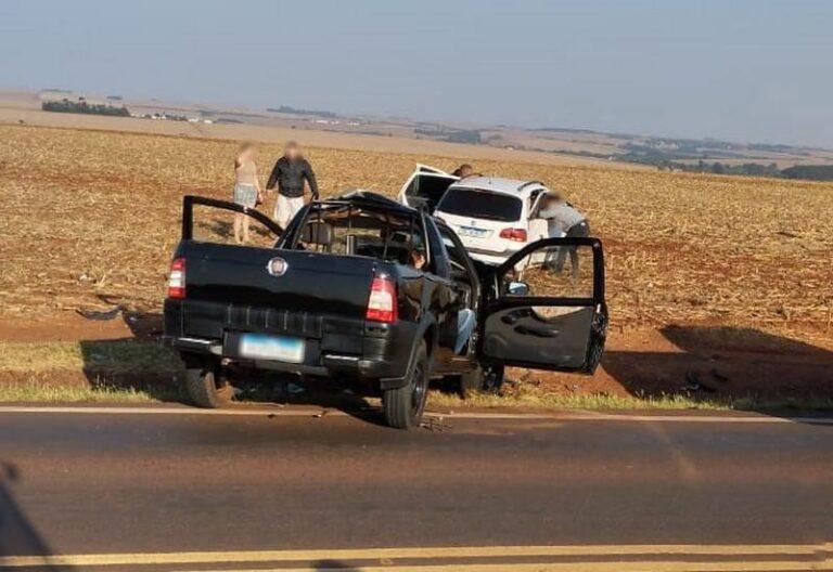 Colisão entre dois carros resulta com feridos na PR-182, em Palotina