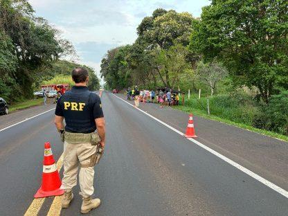 Filho abre porta do carro e mãe morre após cair de veículo na BR-277