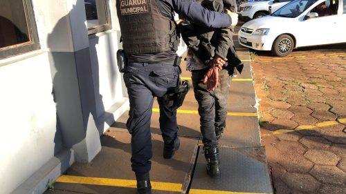 Homem é preso após danificar veículo da Assistência Social em Cascavel