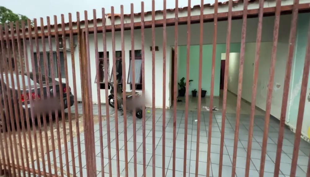 Homem invade casa e mata ex-esposa a tiros em Umuarama, diz PM; filha presenciou o crime e também foi atingida