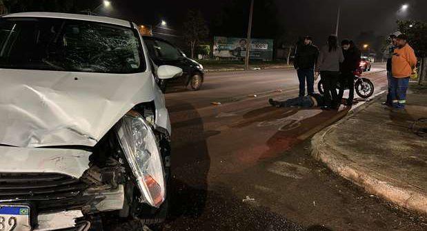Motociclista fica ferido em acidente na Avenida Tito Muffato em Cascavel