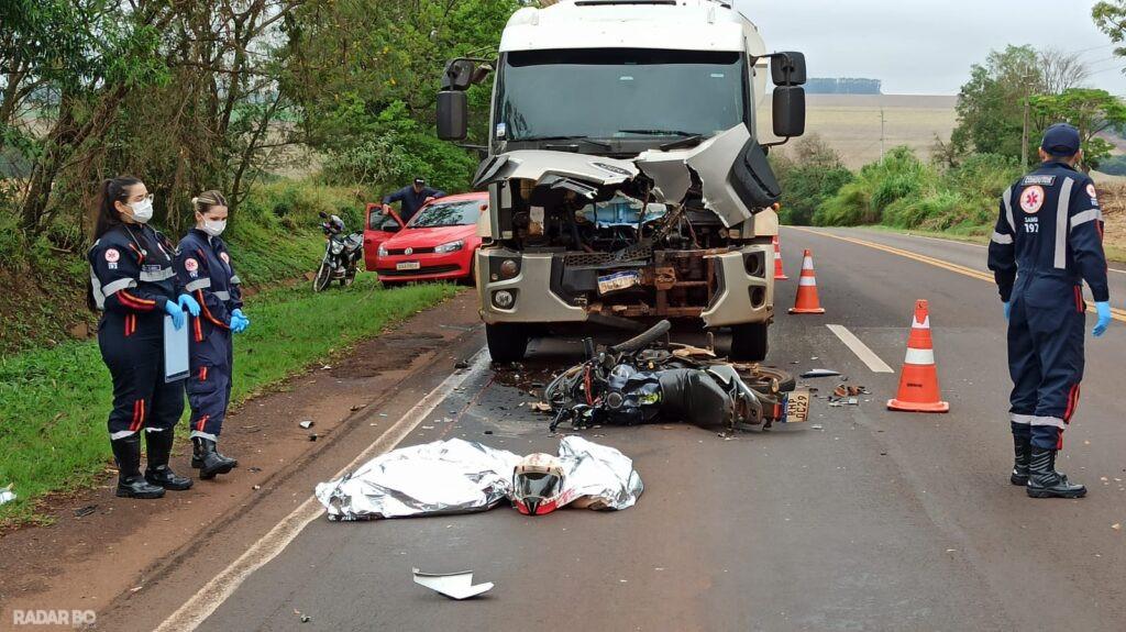 Motociclista morre em gravíssimo acidente na PR 182 em Toledo