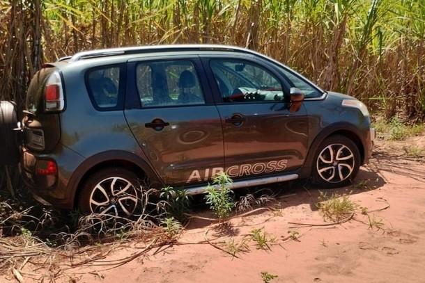 Mulher que estava desaparecida é encontrada morta dentro de carro, na região