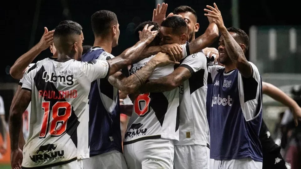 No apagar das luzes, Vasco vence América-MG e sai da zona de rebaixamento