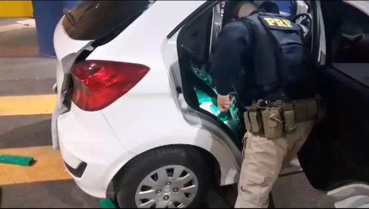 PRF apreende 54 quilos de maconha em Guaíra