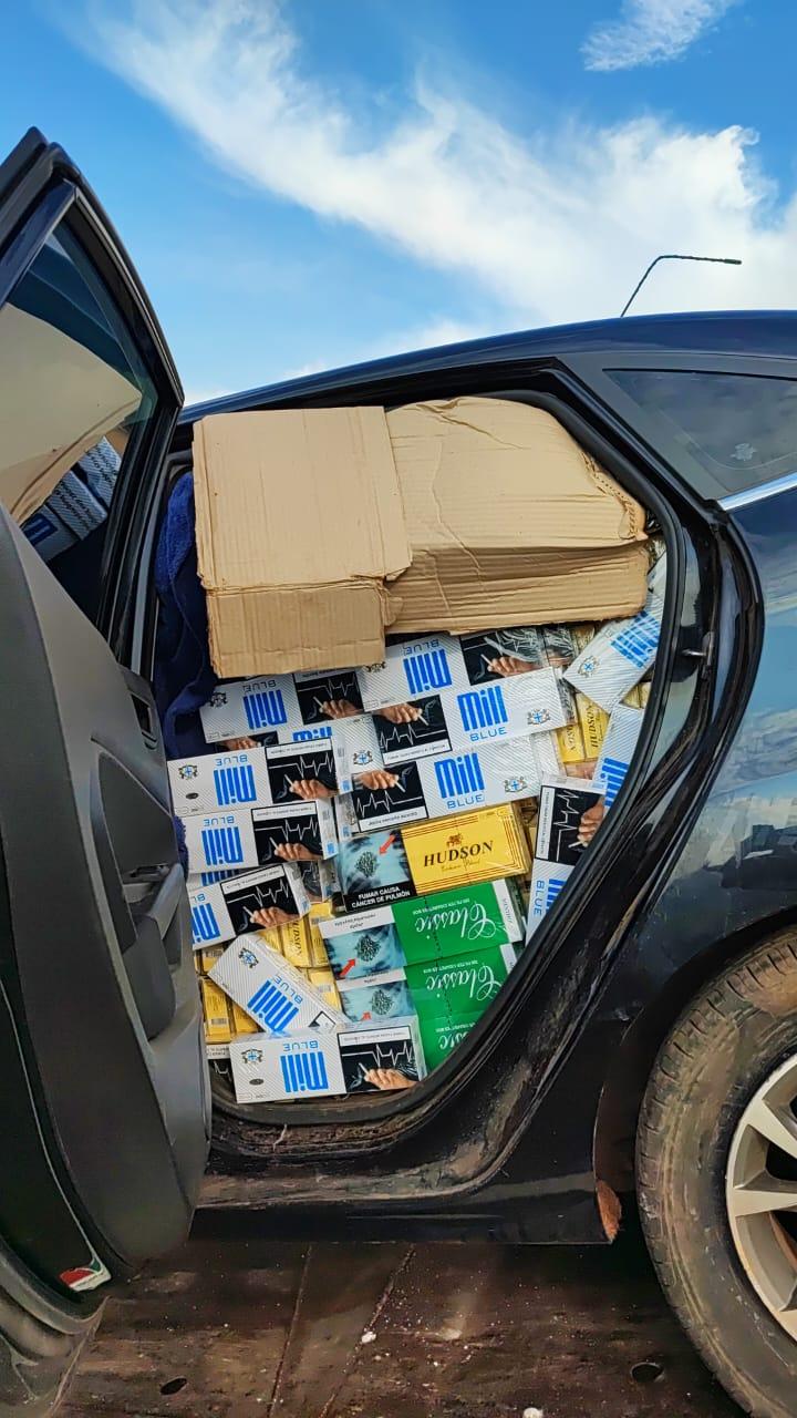 PRF e ROTAM aprendem veículo com cigarros contrabandeados do Paraguay