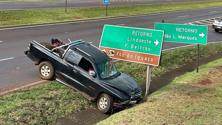 Acidente entre caminhonete e caminhão na BR-277 deixam três pessoas feridas, próximo a Santa Tereza do Oeste