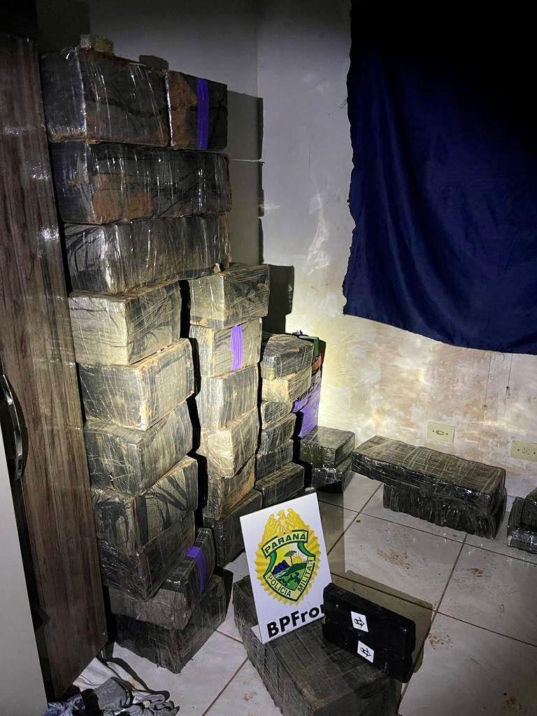 BPFRON e Polícia Federal apreendem mais de meia tonelada de drogas em Guaíra-PR