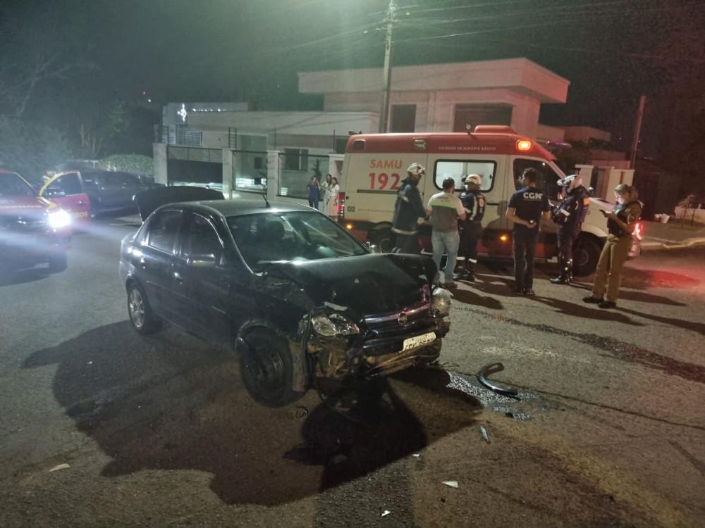 Carro fica destruído após acidente em Cascavel