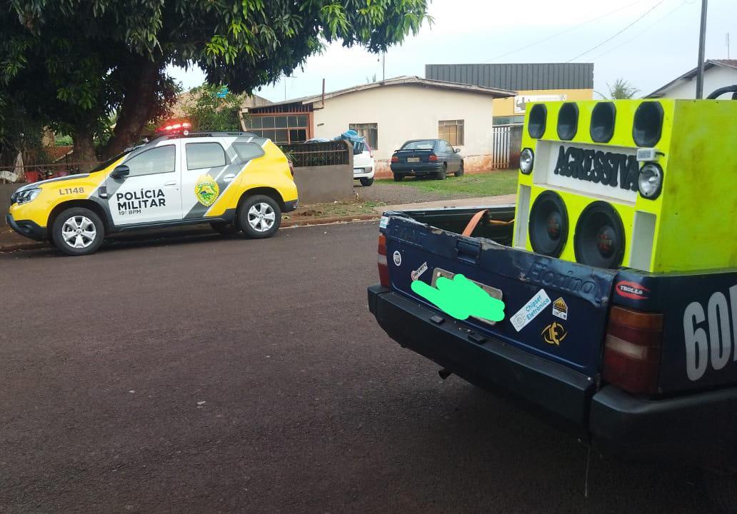 Em Ouro Verde, durante patrulha equipe da PM apreende som e prende homem por perturbação da ordem e sossego