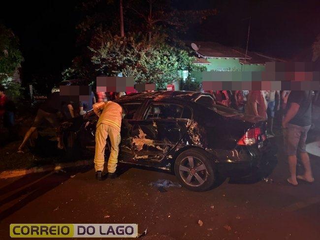 Jovens são ejetadas de carro em grave acidente em Santa Helena; Um óbito foi registrado no local