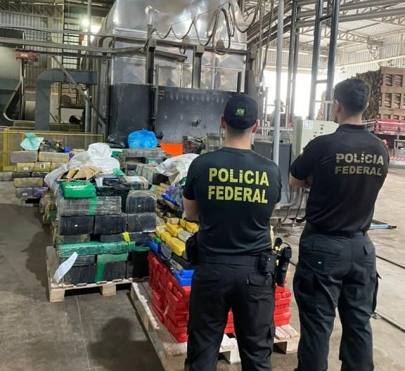 PF incinera aproximadamente 8 toneladas de drogas, em Guaíra