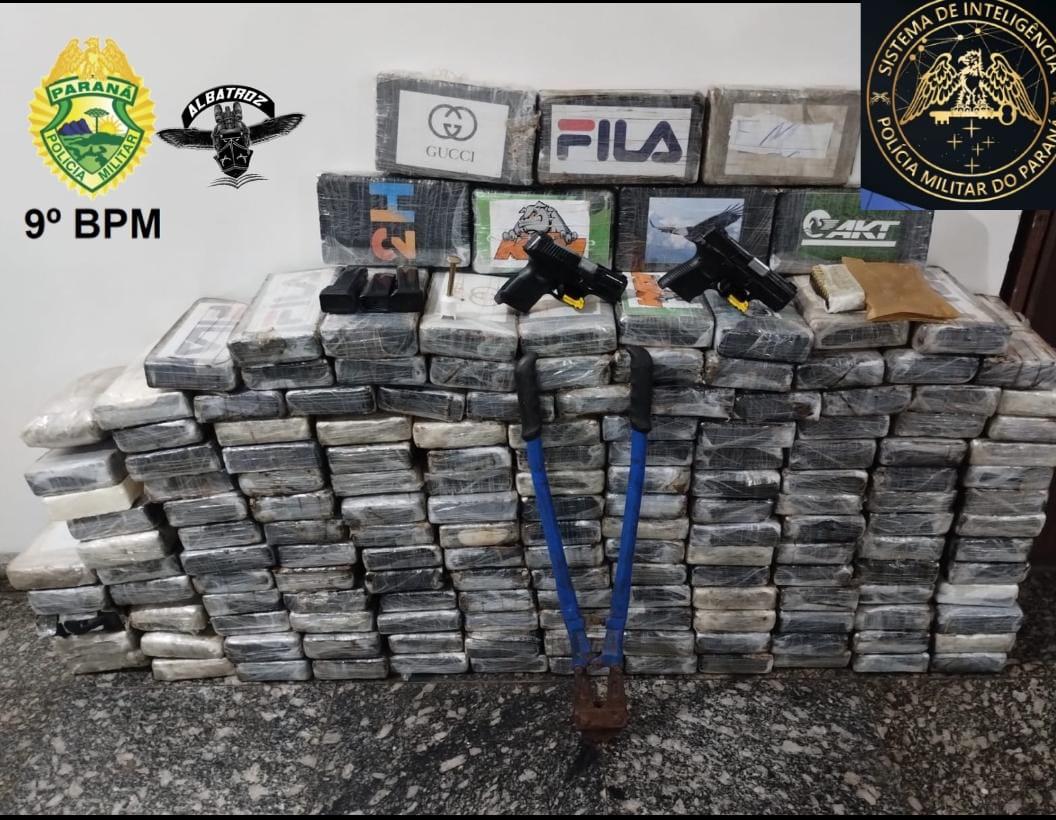 PM apreendem caminhão carregado com 176 kg de cocaína, no Paraná