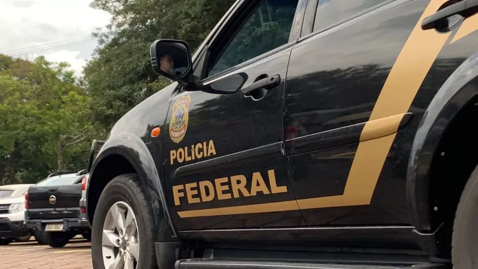 Policiais Federais Detêm Passageira com Mandado de Prisão no Aeroporto de Cascavel