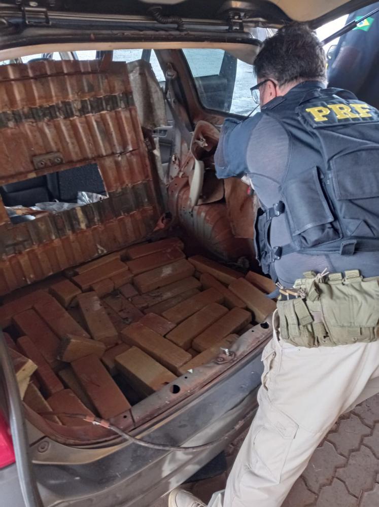 PRF prende casal de namorados por tráfico internacional de drogas no PR