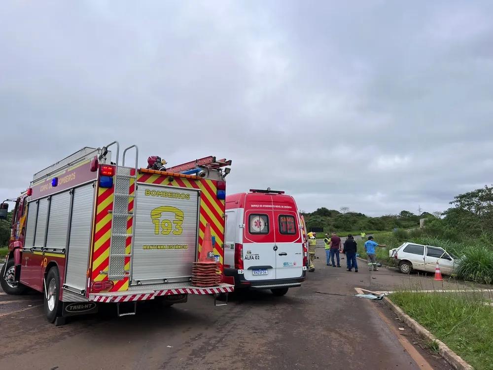 Quatro homens são arremessados de carro e morrem em acidente entre três veículos na BR-277