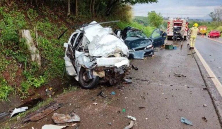 Quatro pessoas da mesma família morrem em acidente na PR-466