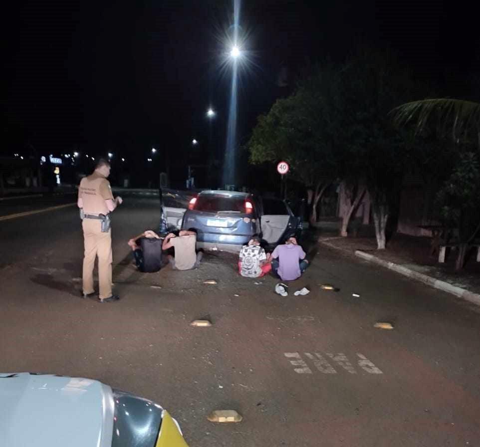 RECEPTAÇÃO E PORTE DE ARMA DE FOGO, QUATRO INDIVÍDUOS SÃO PRESOS PELA PM DE OURO VERDE