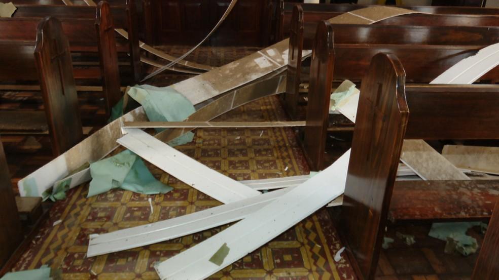 Temporal com granizo afeta atendimentos de hospital e alaga asilo com mais de 100 idosos no Paraná