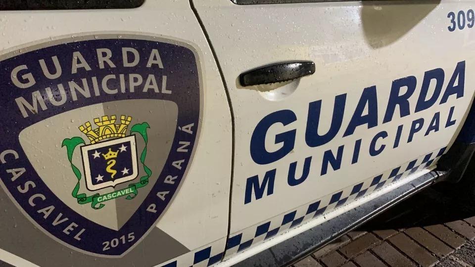 Assaltante liga e pede R$100 para devolver celular de jovem em Cascavel