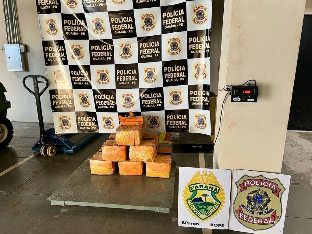 BPFron e Polícia Federal apreendem embarcação com 110kg de droga em Guaíra-PR