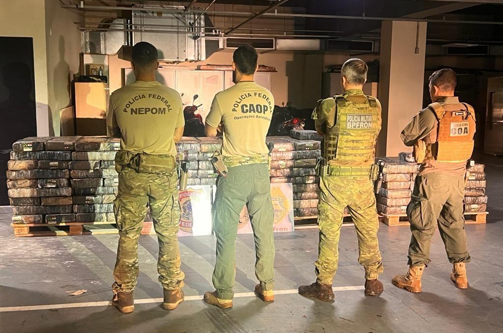 BPFRON, Polícia Civil e Polícia Federal apreendem 2,4 toneladas de drogas em Guaíra-PR