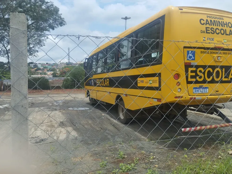 Criança de 2 anos é esquecida em ônibus escolar por três horas no PR: 'Hoje meu filho poderia estar morto'