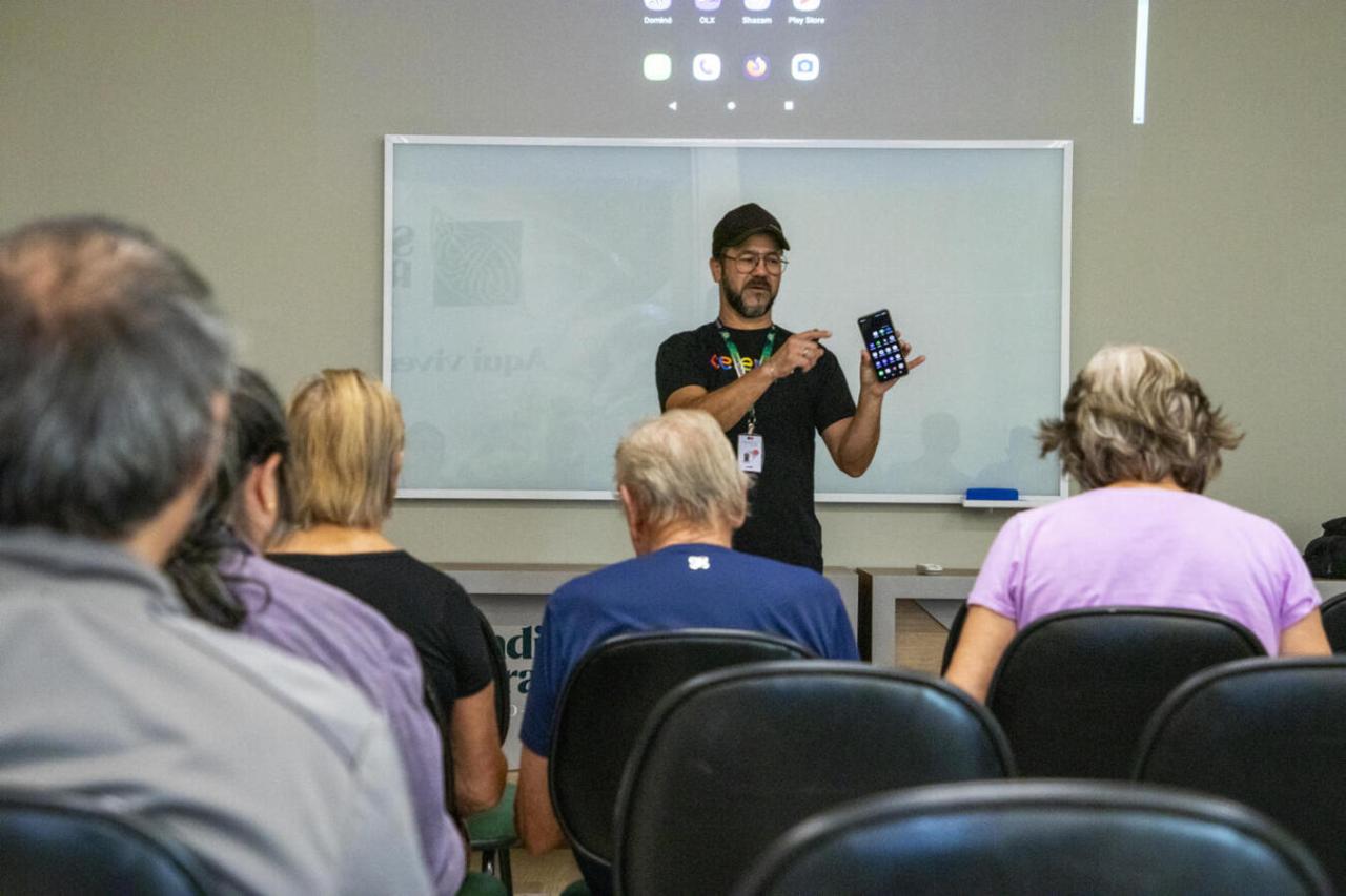 Curso básico ensina como utilizar o celular