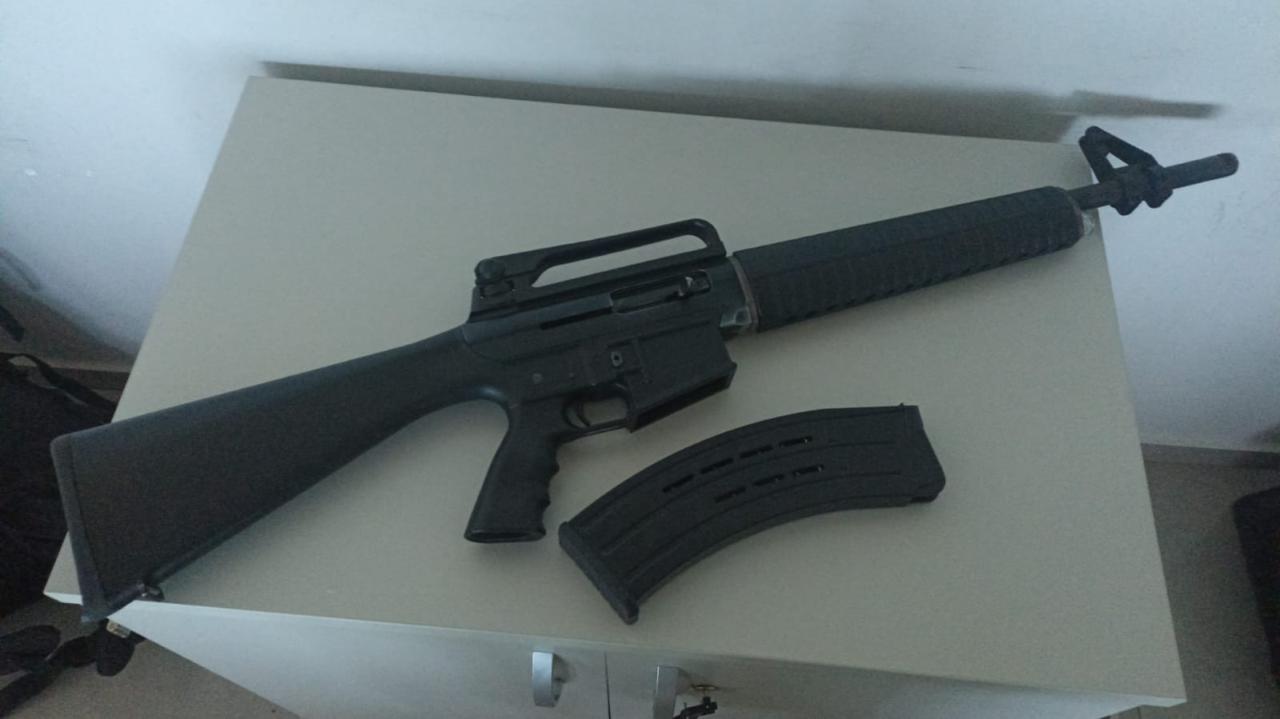 Homem é preso pela PRF em Guaíra transportando arma e maconha
