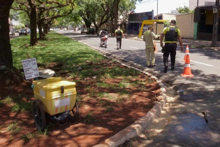 Idoso com carrinho de sorvete é atropelado e arremessado ao atravessar avenida no PR