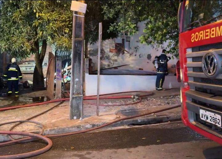Irmãos de 7 e 12 anos morrem carbonizadas em incêndio a residência em Maringá