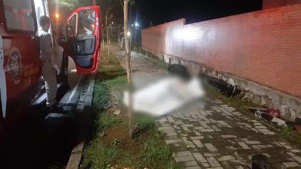 Motoboy morre em acidente na via rápida; trabalhador realizava última entrega da noite no PR